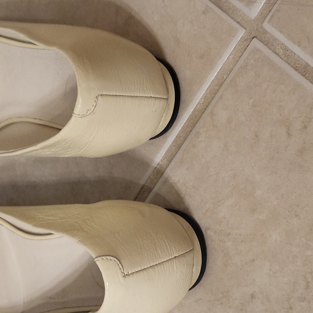 Shoes - Picture 5 of 7